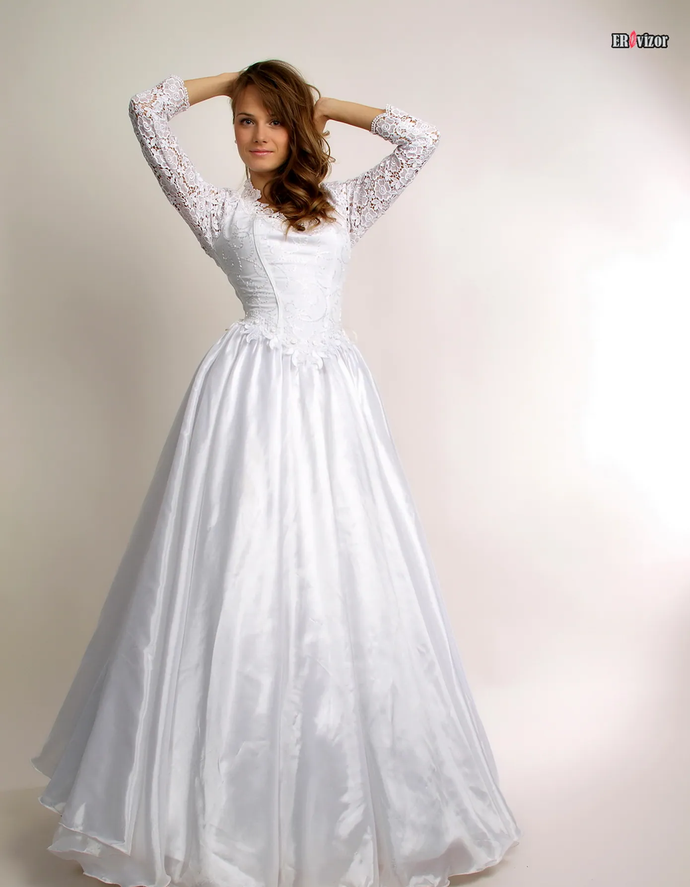 Эротика Julia-Bea-в белом платье (1)