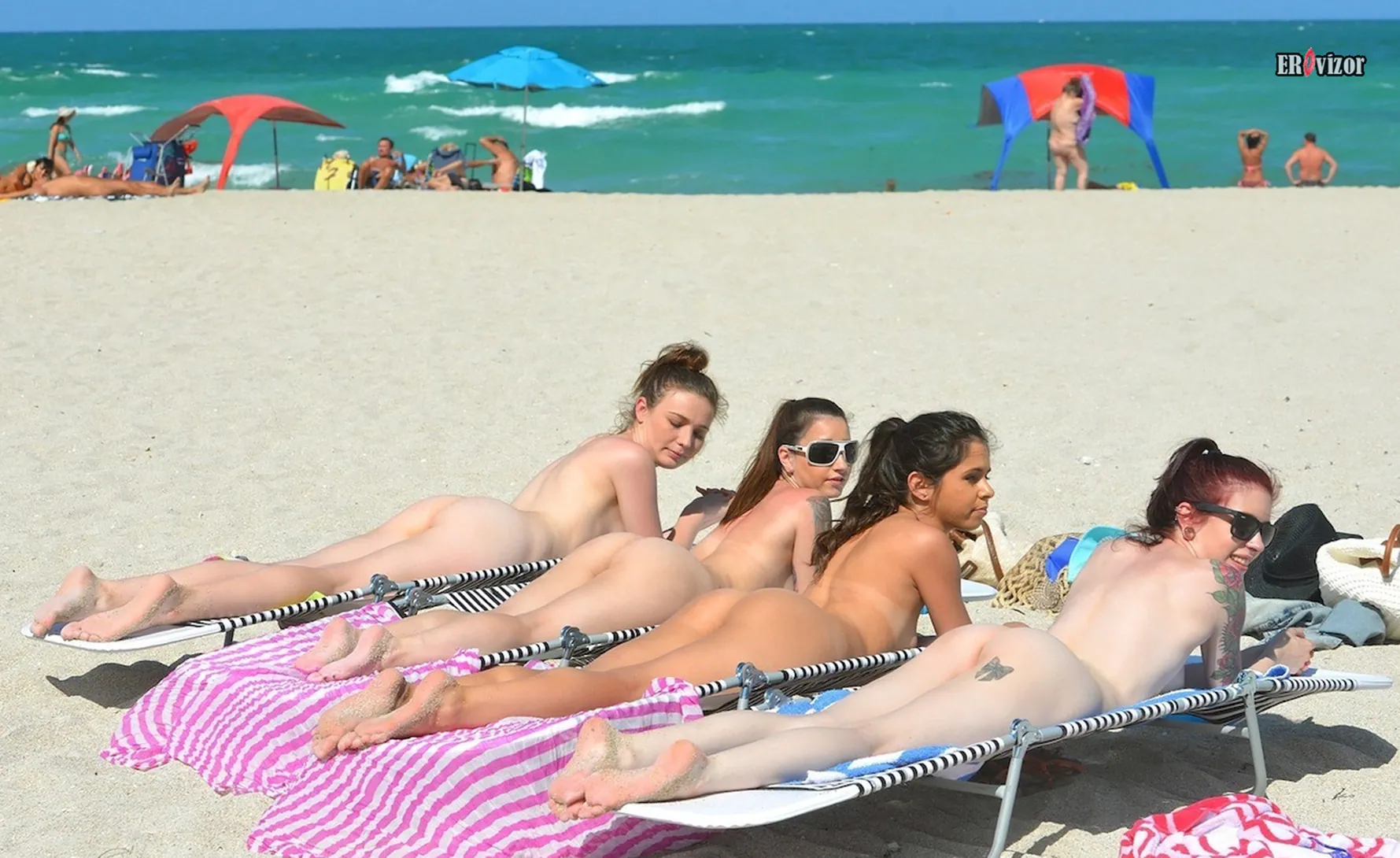 голые девушки-отдых на море (2)