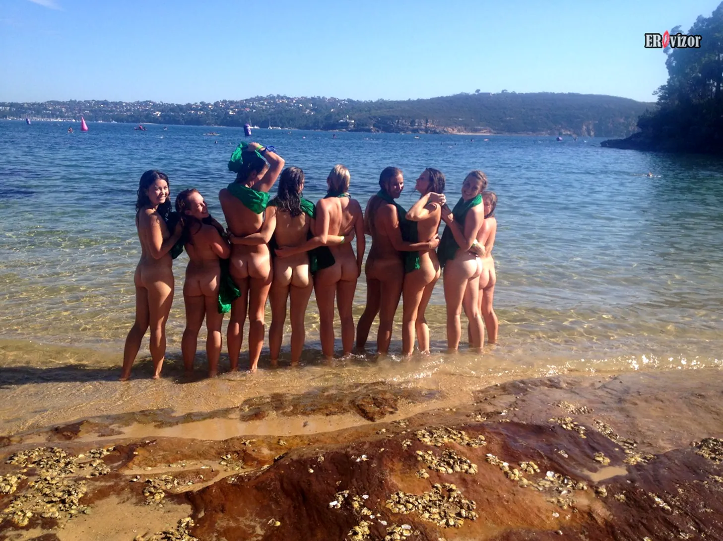 голые девушки-отдых на море (7)