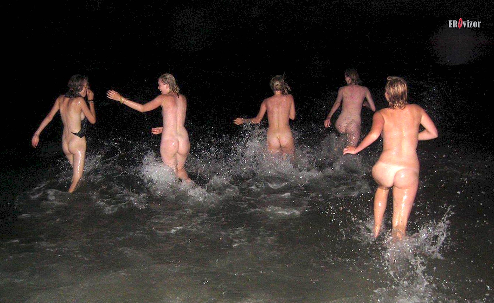 купающиеся голые девушки-подборка эротики (41)