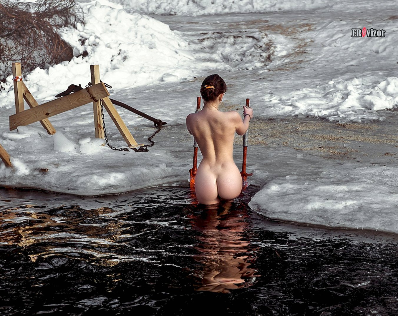 Зимняя эротика - голые девушки на снегу (120)