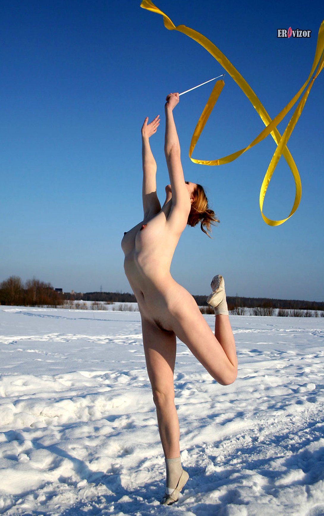 Зимняя эротика - голые девушки на снегу (98)